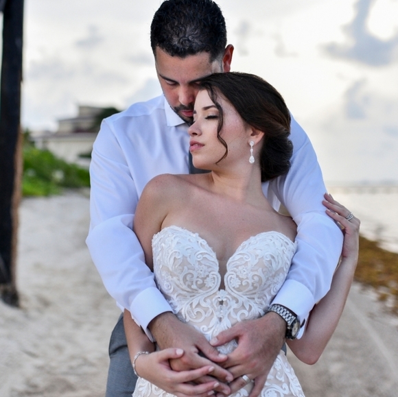 Wedding Dress: Essense of Australia - Picture 8 of 14